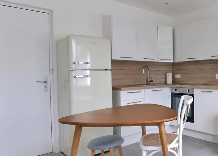Les Mimosas - T2 Ground Floor Apartment - Villeurbanne