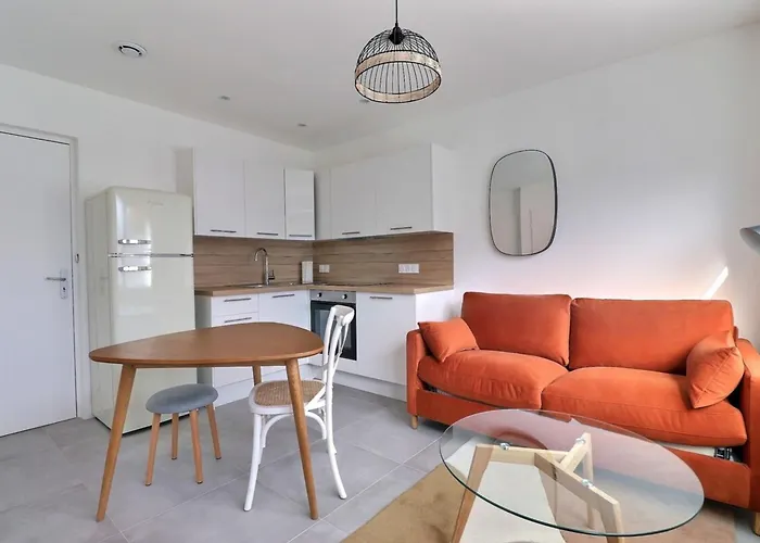 Les Mimosas - T2 Ground Floor Apartment - Villeurbanne